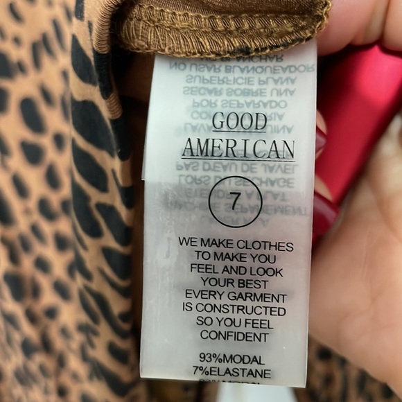 Good American Leopard Print Cropped Ling Sleeves Open Back Top size 7 - Picture 5 of 6